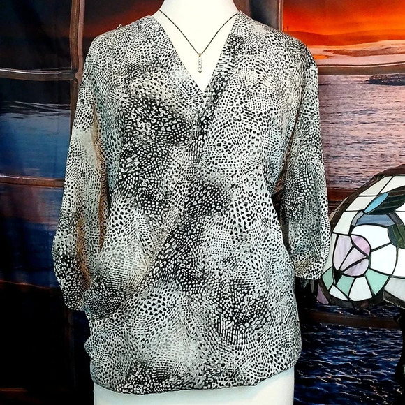 5/$25 APT 9 SNAKE PRINT BLACK AND WHITE BLOUSE - Picture 1 of 6